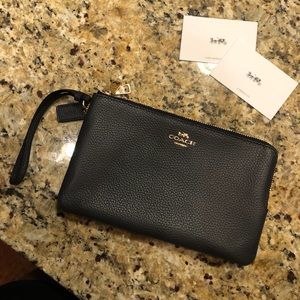 NEW & authentic COACH wristlet! 🎉🎊